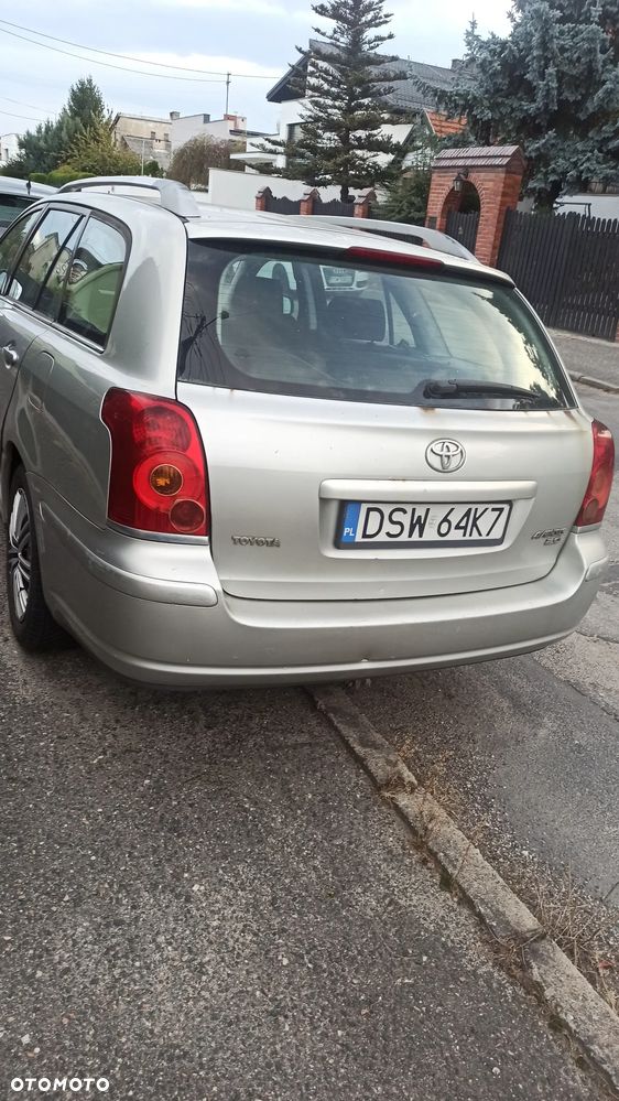 Toyota Avensis 2004 photo 2