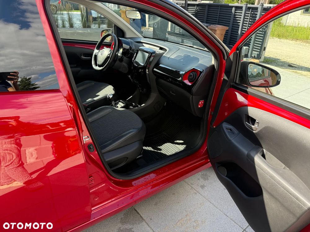 Toyota Aygo x.shift x-play connect - 13