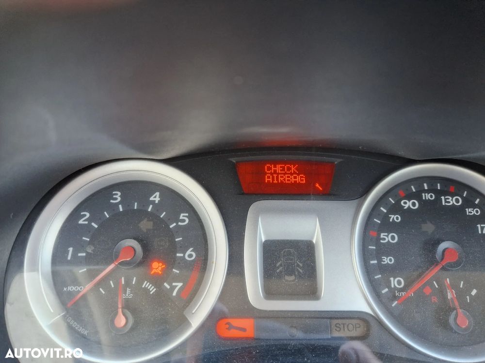 Renault Clio III 1.6 16V Dynamique - 13