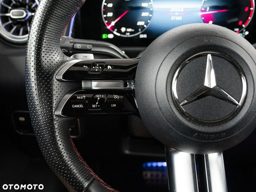 Mercedes-Benz GLB 200 d 4-Matic 8G-DCT - 14
