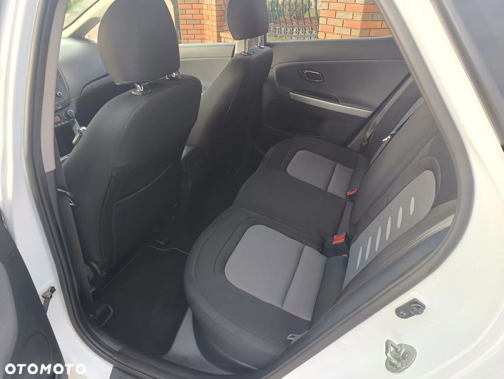Kia Ceed 1.6 GDI Dream Team Edition - 13