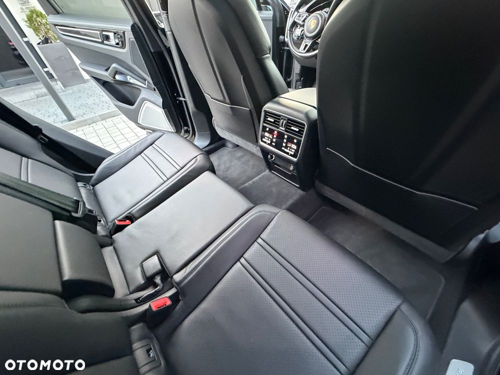 Porsche Cayenne Turbo - 19