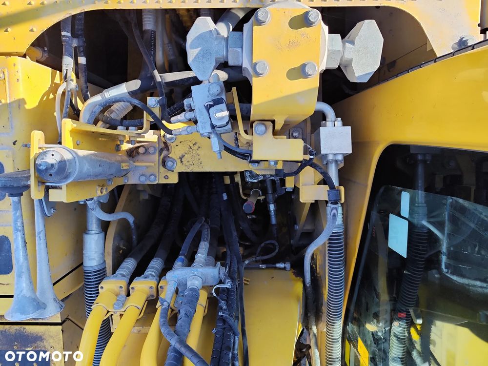 Komatsu PC240LC-11 - 16