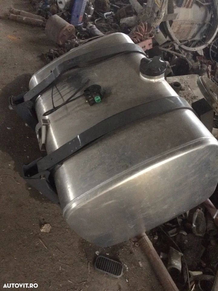 Rezervoare de camion din dezmembrari + accesorii - 9
