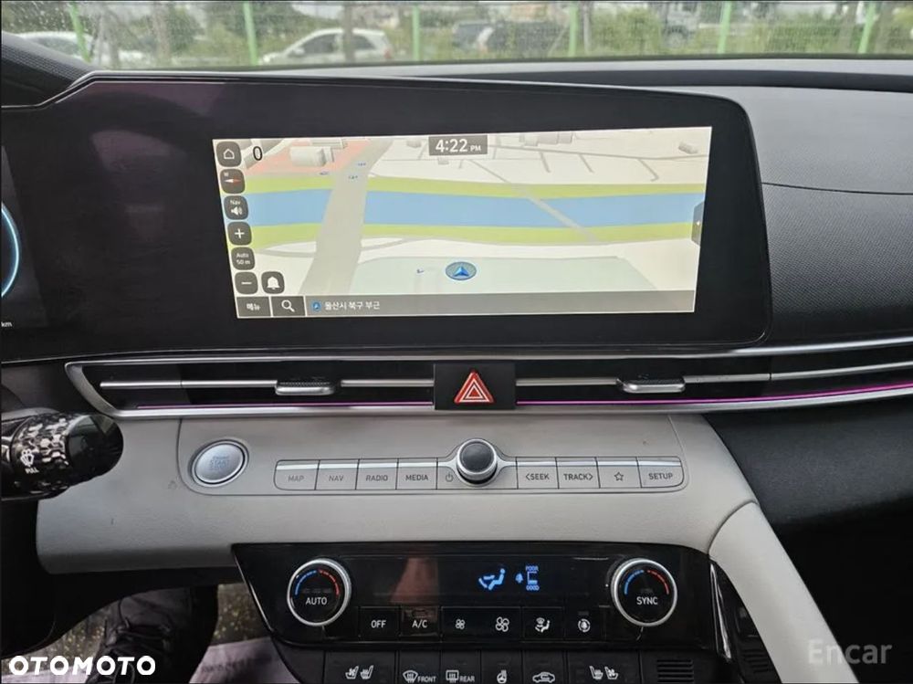 Hyundai Elantra - 10
