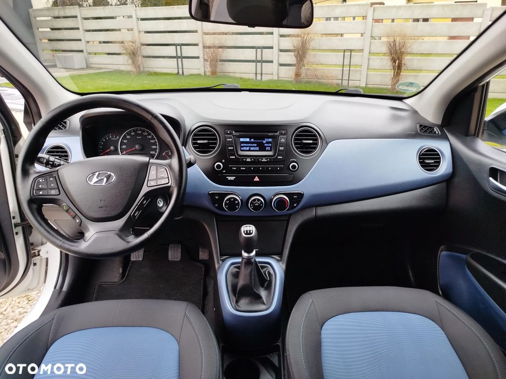 Hyundai i10 1.0 Fifa World Cup Edition - 16