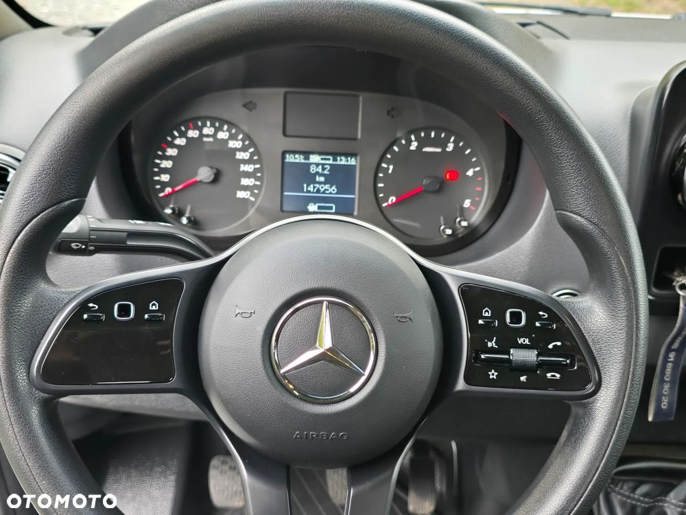 Mercedes-Benz Sprinter - 21