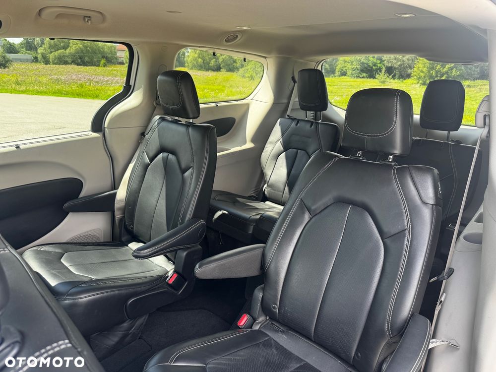 Chrysler Pacifica - 13