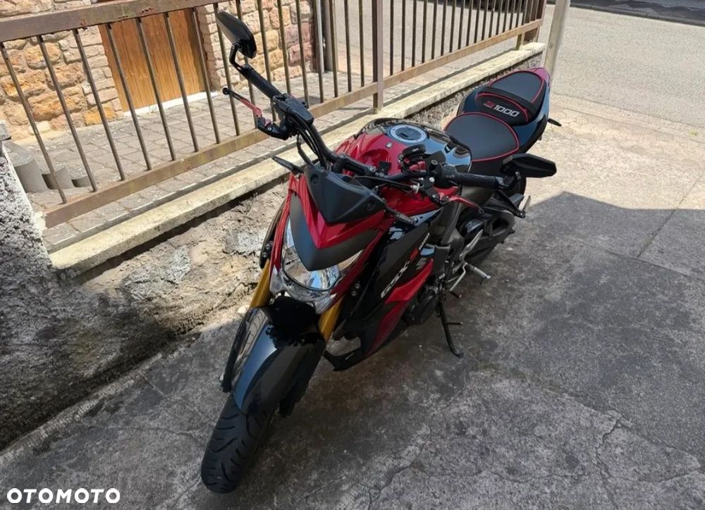 Suzuki GSX - 2