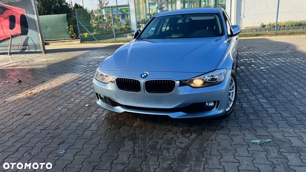 BMW Seria 3 320i Sport Line - 1
