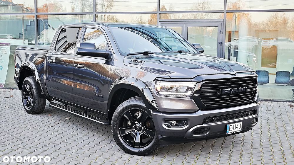 RAM 1500 5.7 Crew Cab Longbed Laramie Black - 5