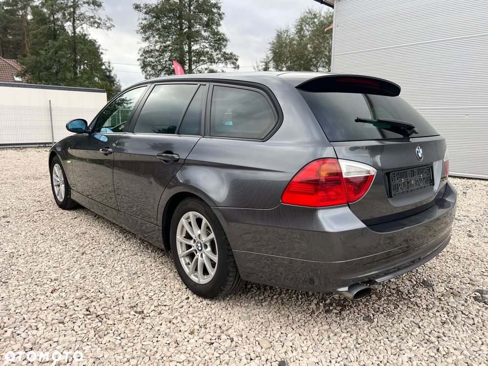 BMW Seria 3 318i Touring - 8