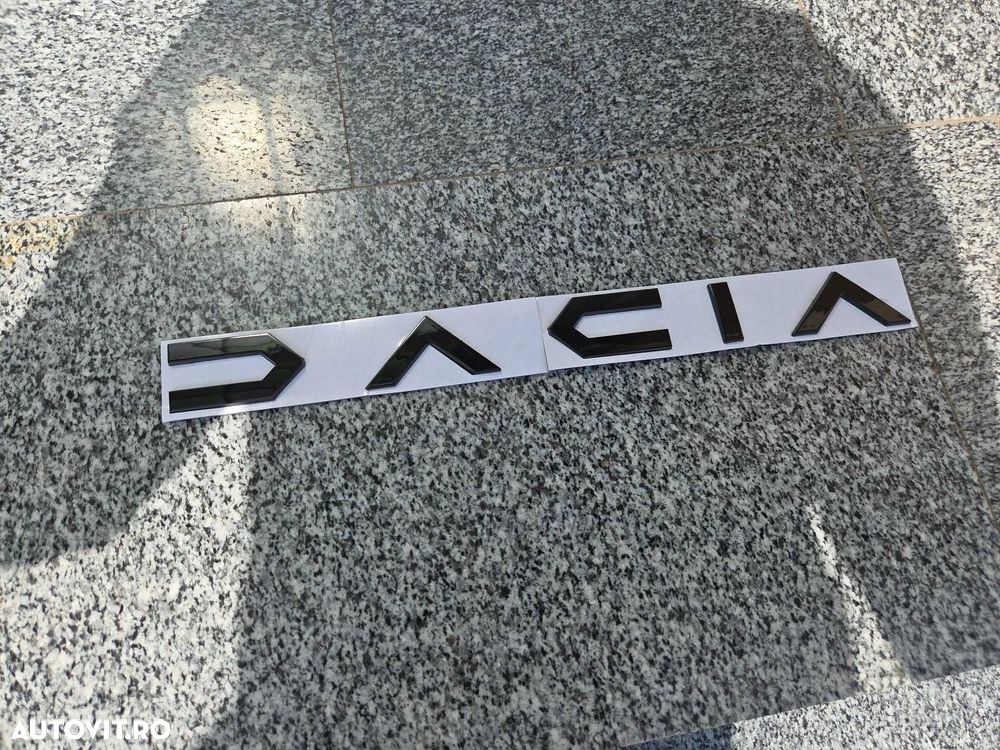Emblema Logo Model Nou DACIA Scris Spate Portbagaj Duster Logan Bigster, Negru Lucios - 2