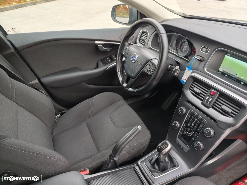 Volvo V40 D2 Momentum - 5