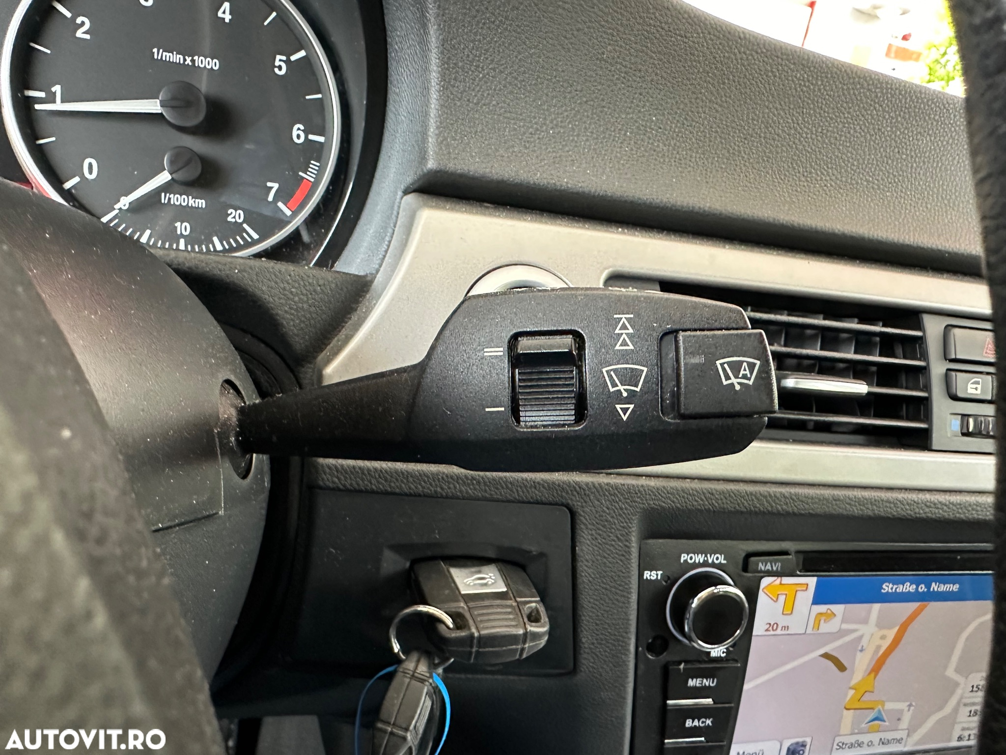 BMW Seria 3 318i Touring - 16