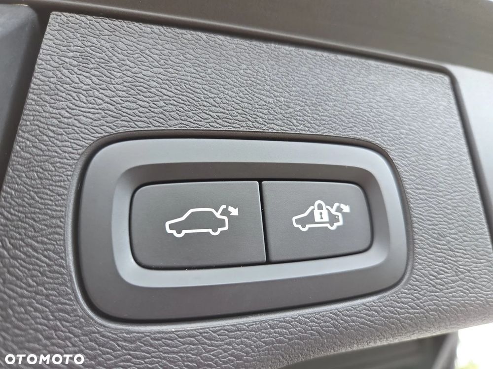 Volvo XC 60 B4 D Geartronic Momentum Pro - 28