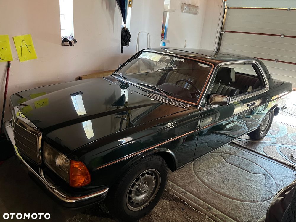 Mercedes-Benz W123 - 2