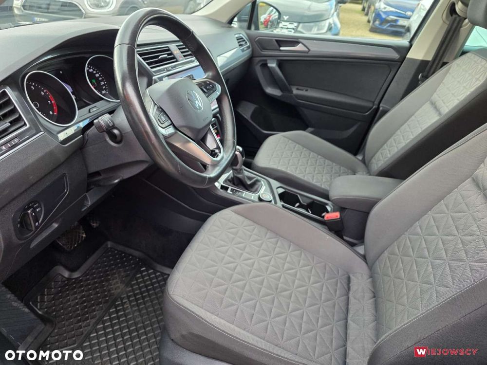 Volkswagen Tiguan - 16