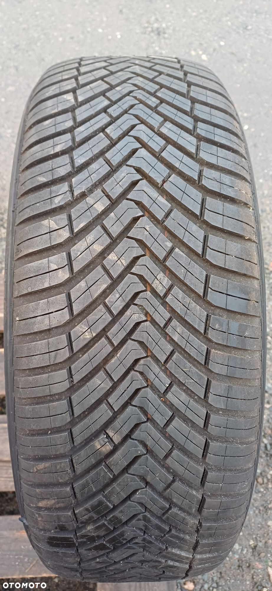 CONTINENTAL 215/50R18 92V , pojedyńcza opona wielosezonowa. - 2