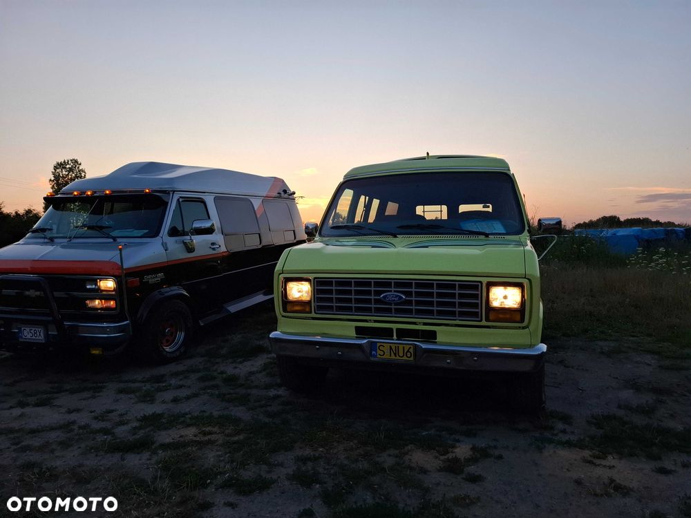 Ford Econoline - 6