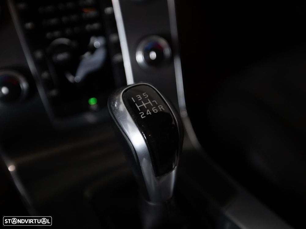 Volvo V60 Cross Country - 19