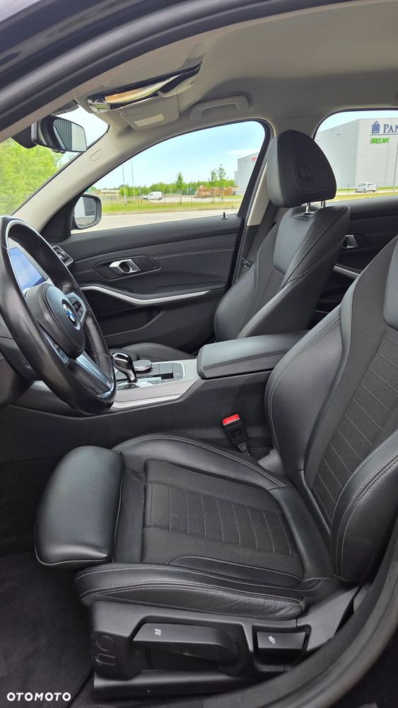 BMW Seria 3 330i - 19