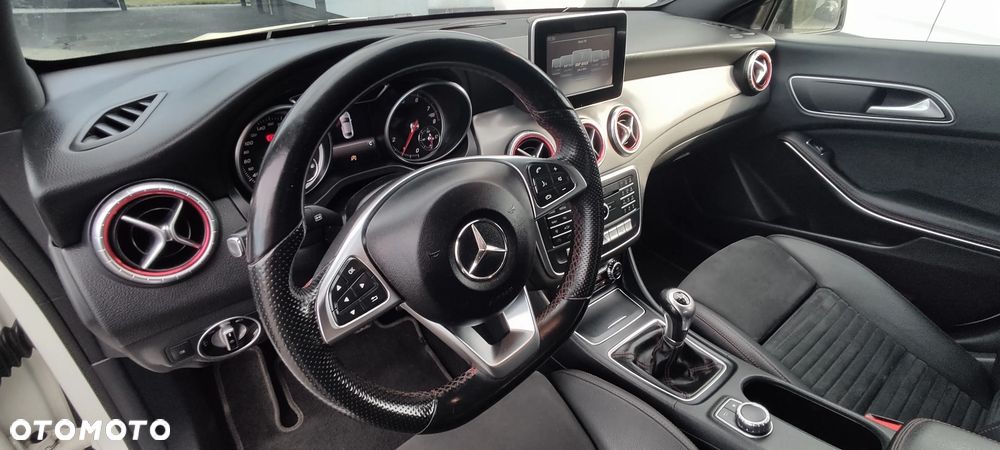 Mercedes-Benz CLA 180 AMG Line - 3