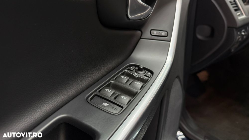 Volvo XC 60 D4 Momentum - 24