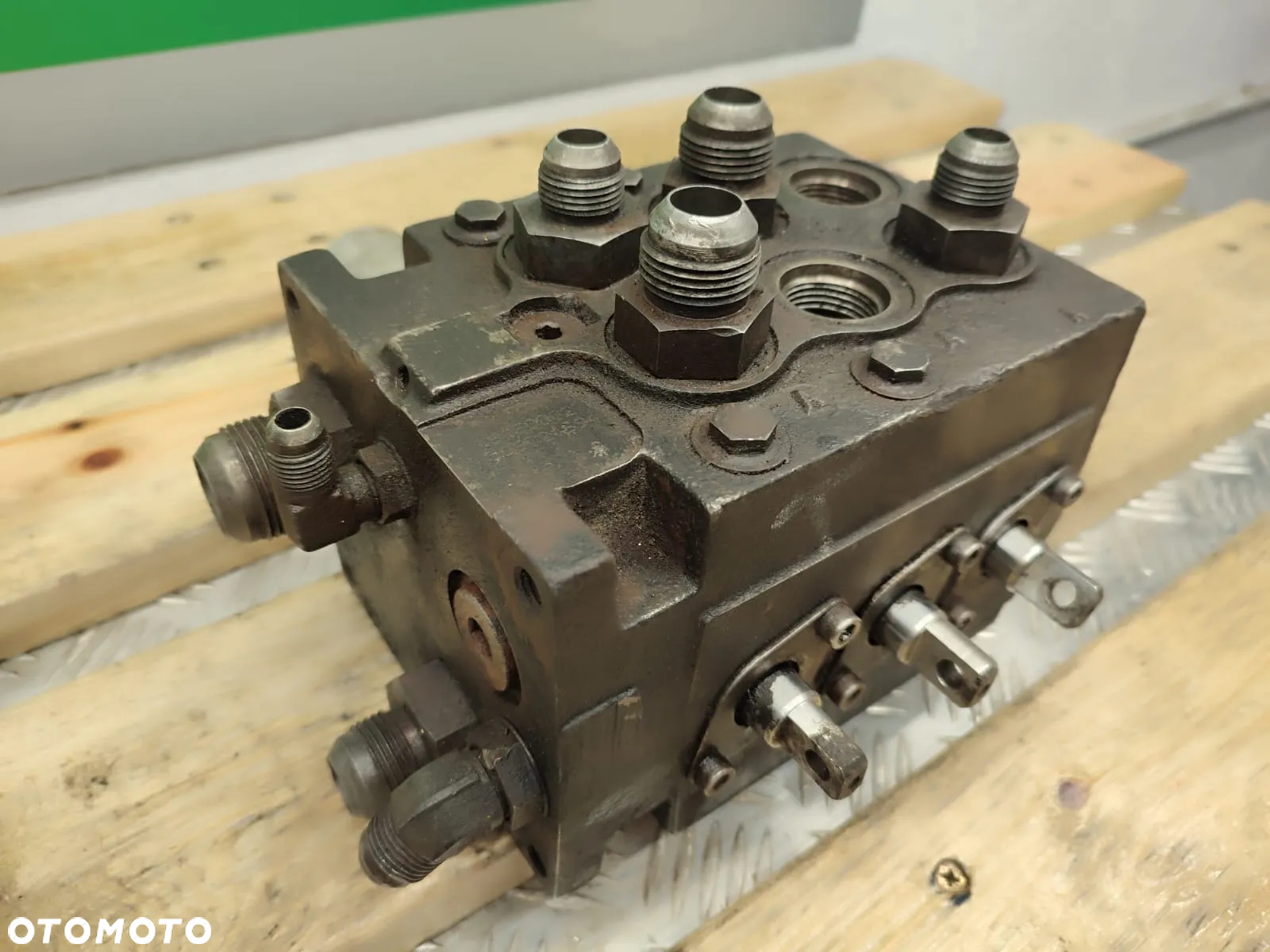Rozdzielacz hydrauliczny 161B0003 FERMEC 860 - 5