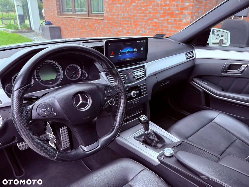 Mercedes-Benz Klasa E 200 CGI BlueEffICIENCY - 24