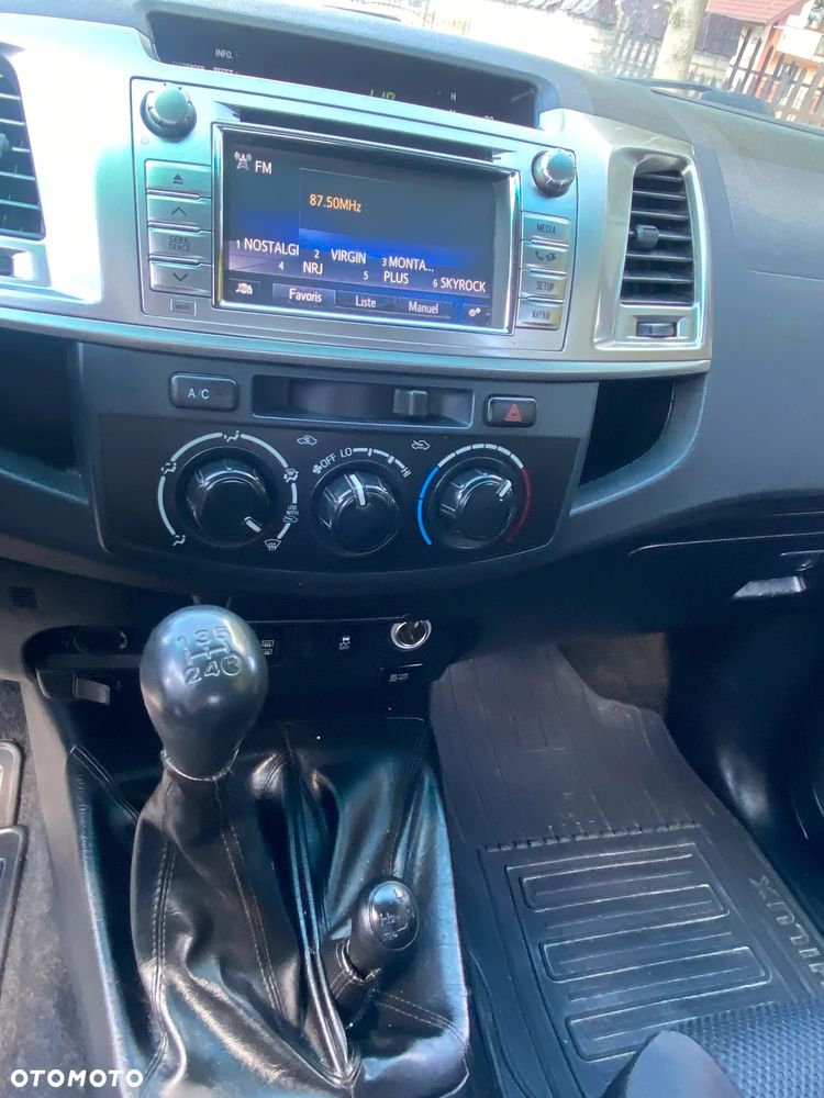 Toyota Hilux 4x4 Extra Cab - 14