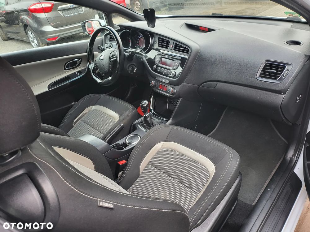 Kia ProCeed - 15