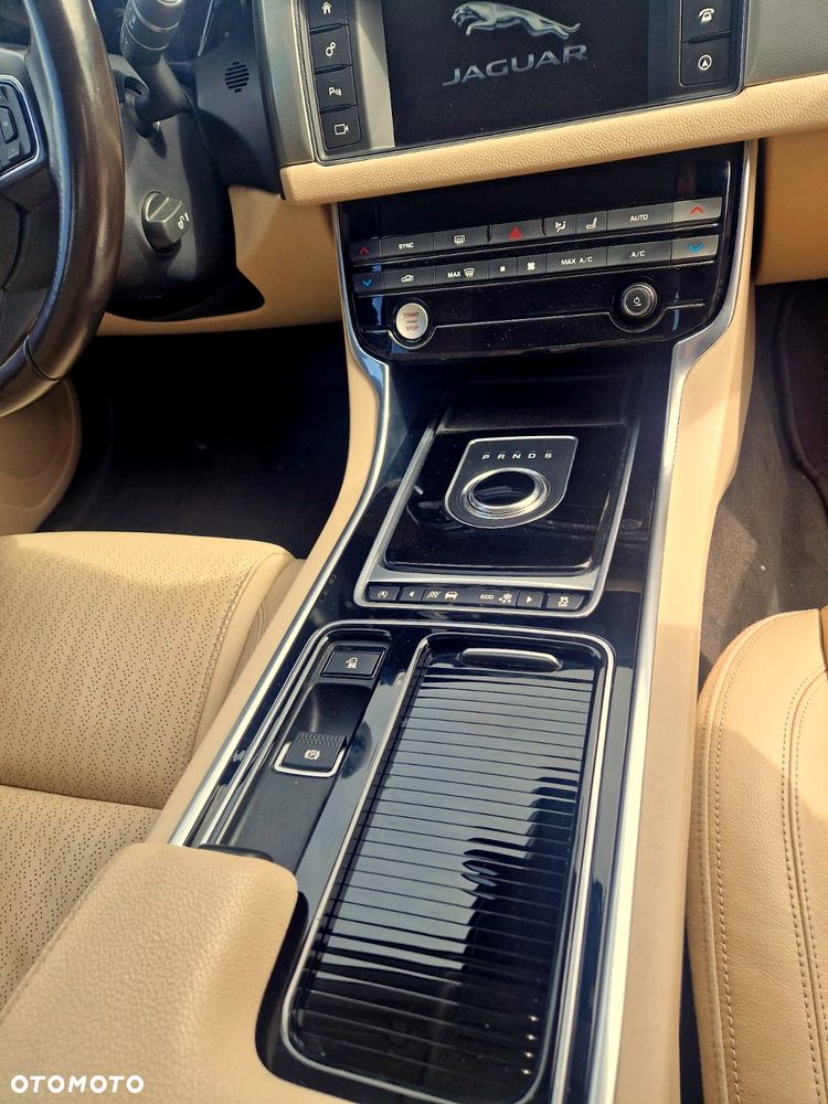 Jaguar XF 3.0 TDV6 Portfolio - 19