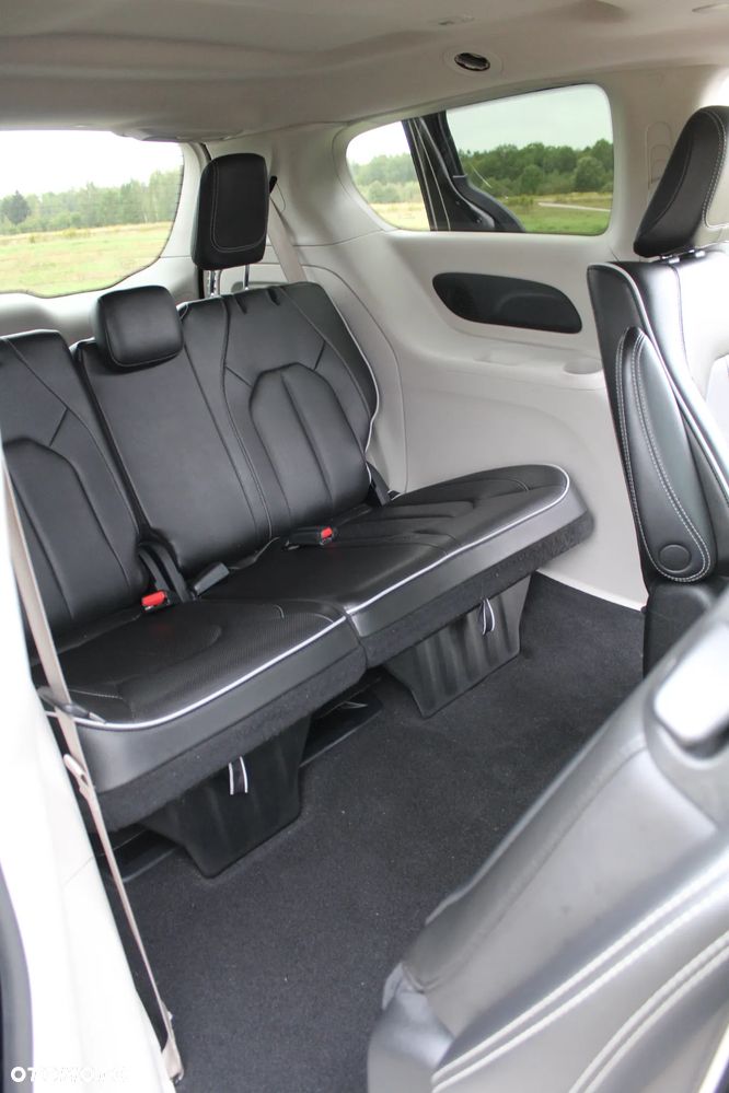 Chrysler Pacifica - 26