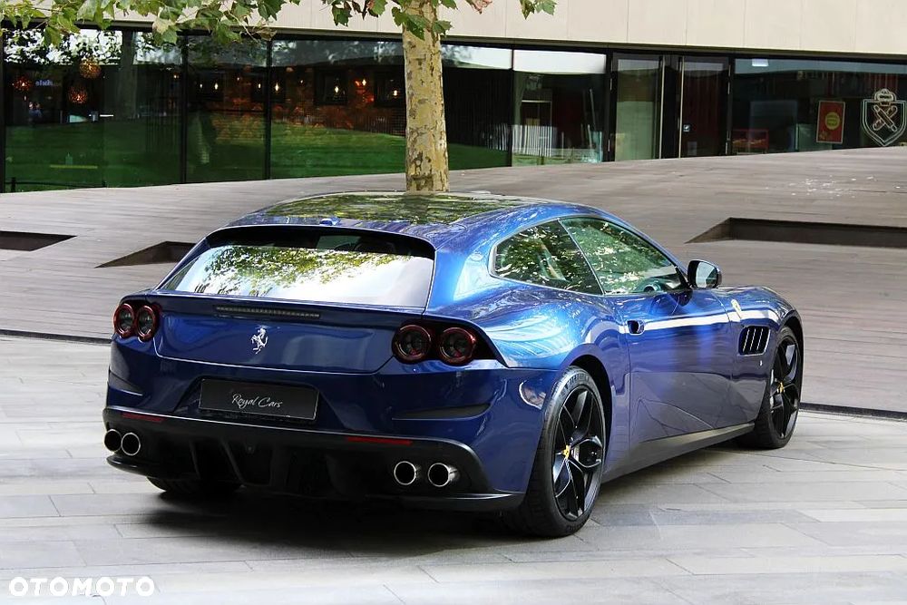 Ferrari GTC4Lusso - 4