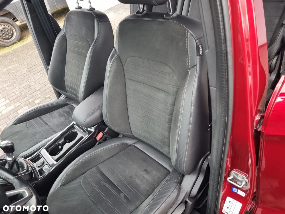 Ford Kuga 1.5 EcoBoost 2x4 ST-Line - 16