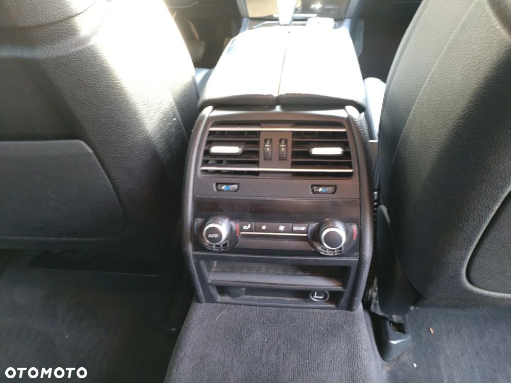 BMW Seria 7 740i - 12