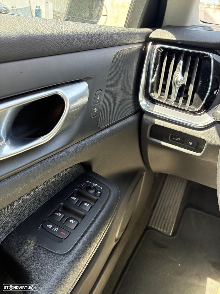 Volvo V60 2.0 T6 AWD TE Essential - 17