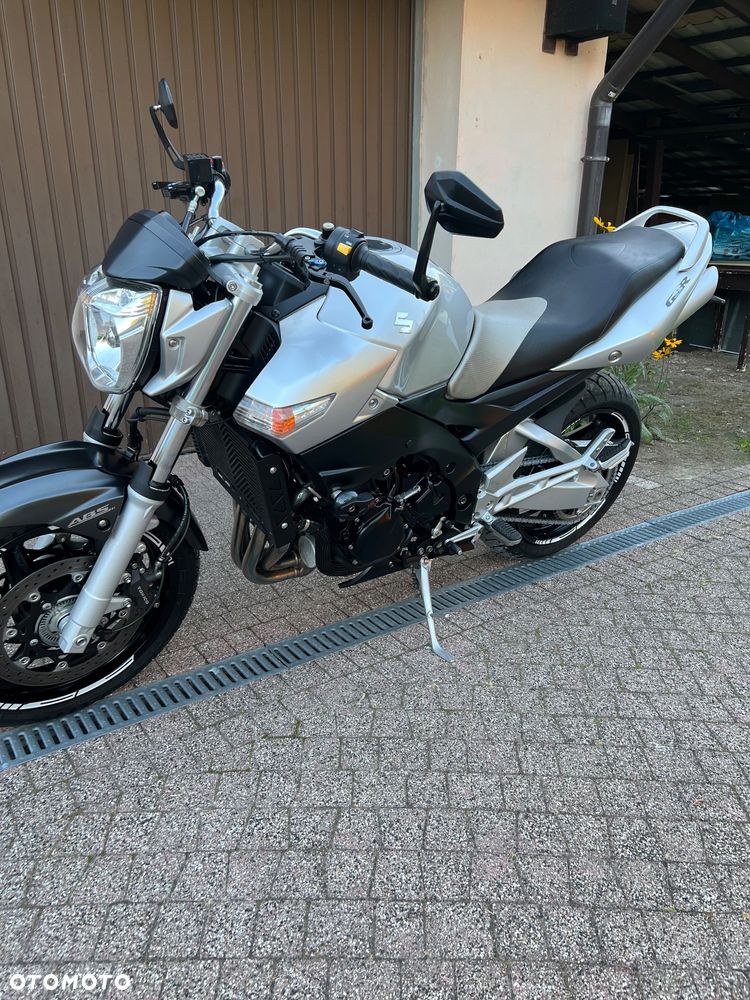 Suzuki GSR - 18