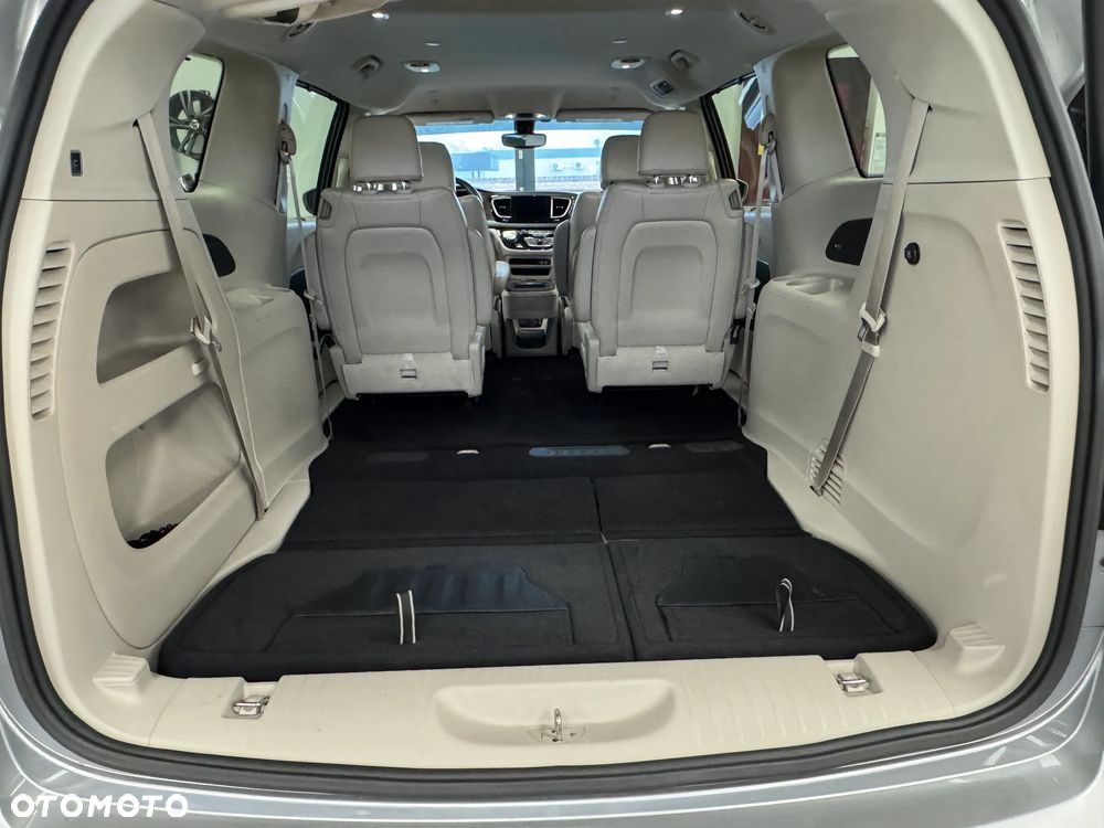 Chrysler Pacifica - 8