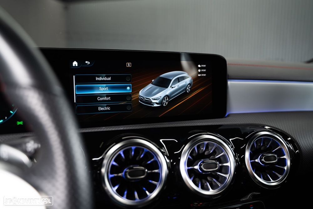 Mercedes-Benz CLA 250 e Shooting Brake AMG Line - 37