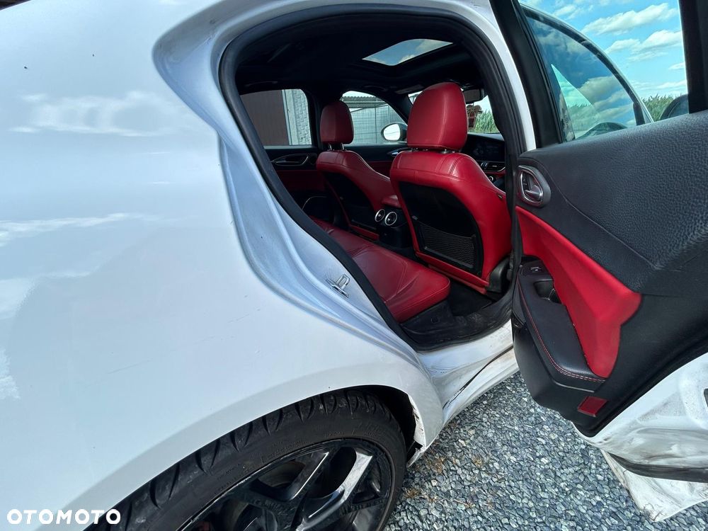Alfa Romeo Giulia 2.0 Turbo 16V AT8 Veloce Ti - 11