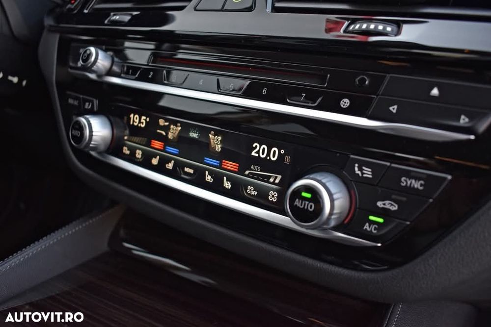 BMW Seria 5 540i Aut. Luxury Line - 16