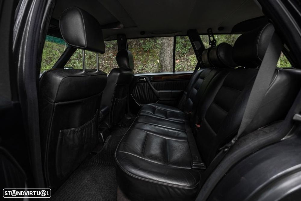 Mercedes-Benz E 220 Standard - 13
