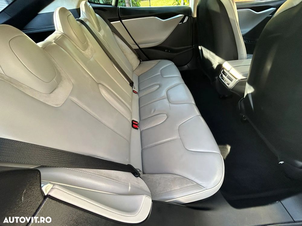 Tesla Model S Performance - 14