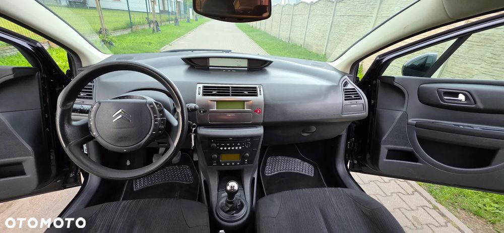 Citroën C4 1.4 16V Advance - 24