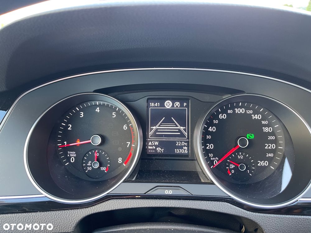 Volkswagen Passat - 32