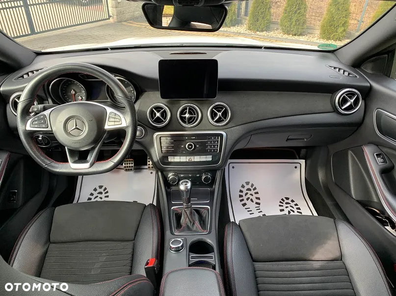 Mercedes-Benz CLA 180 AMG Line - 16