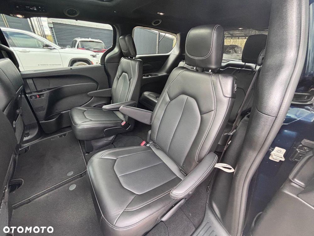 Chrysler Pacifica - 17