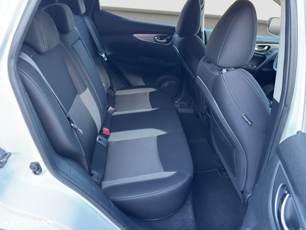 Nissan Qashqai 1.6 DCI N-Connecta - 17
